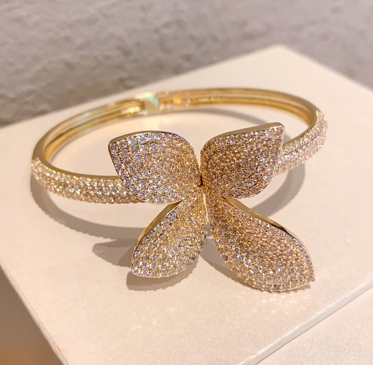 

Luxury fashion temperament full of stars zircon butterfly bracelet internet celebrity style high-end feeling hot-selling