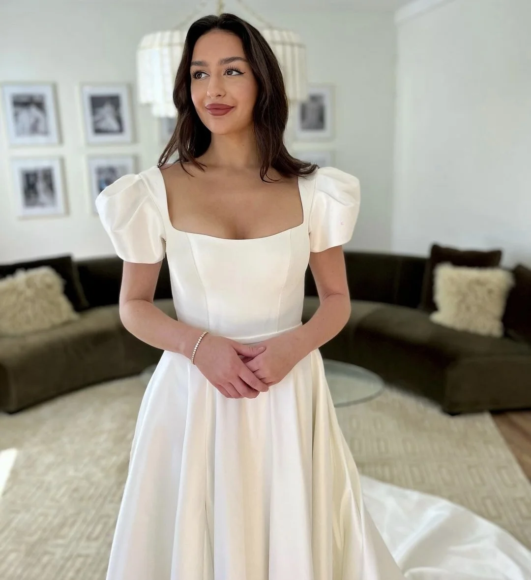 Robe de mariée personnalisée en Satin doux, col carré, manches courtes bouffantes, plissée, longue queue, fermeture éclair, 2025