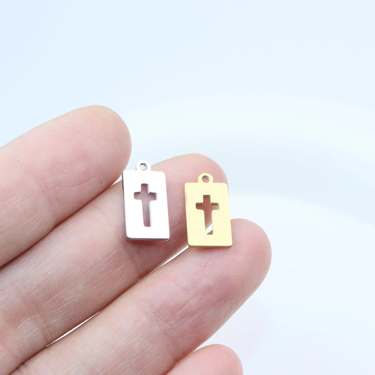 10pcs Wholesale StainlessSteel Mirro Shiny Polished Pretty Cross Women Charm Pendant DIY Necklace Bracelets PVD Pated