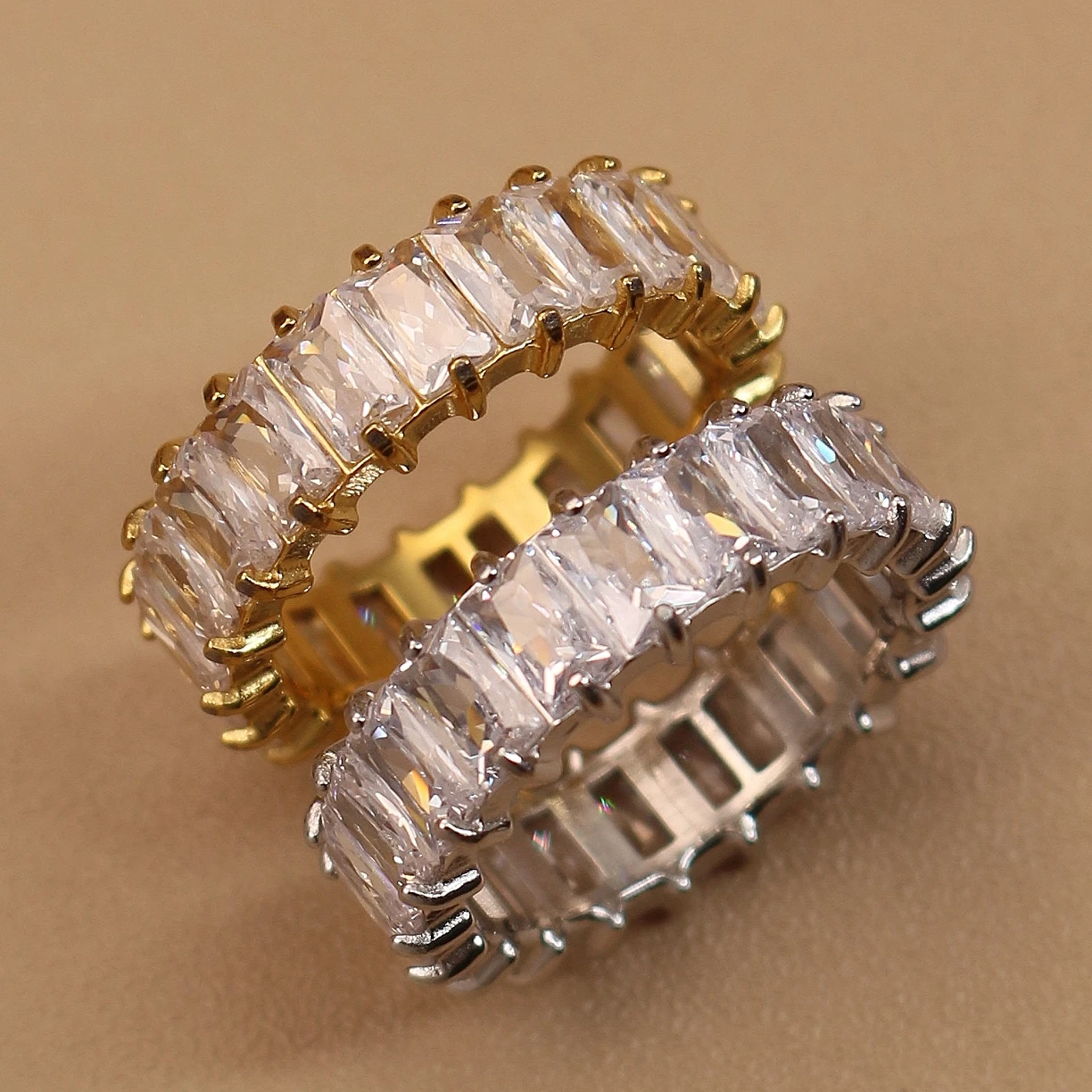 New square zircon stainless steel plated 18 K gold color ring. Women's Jewelry Wedding Wholesale Gifts.。