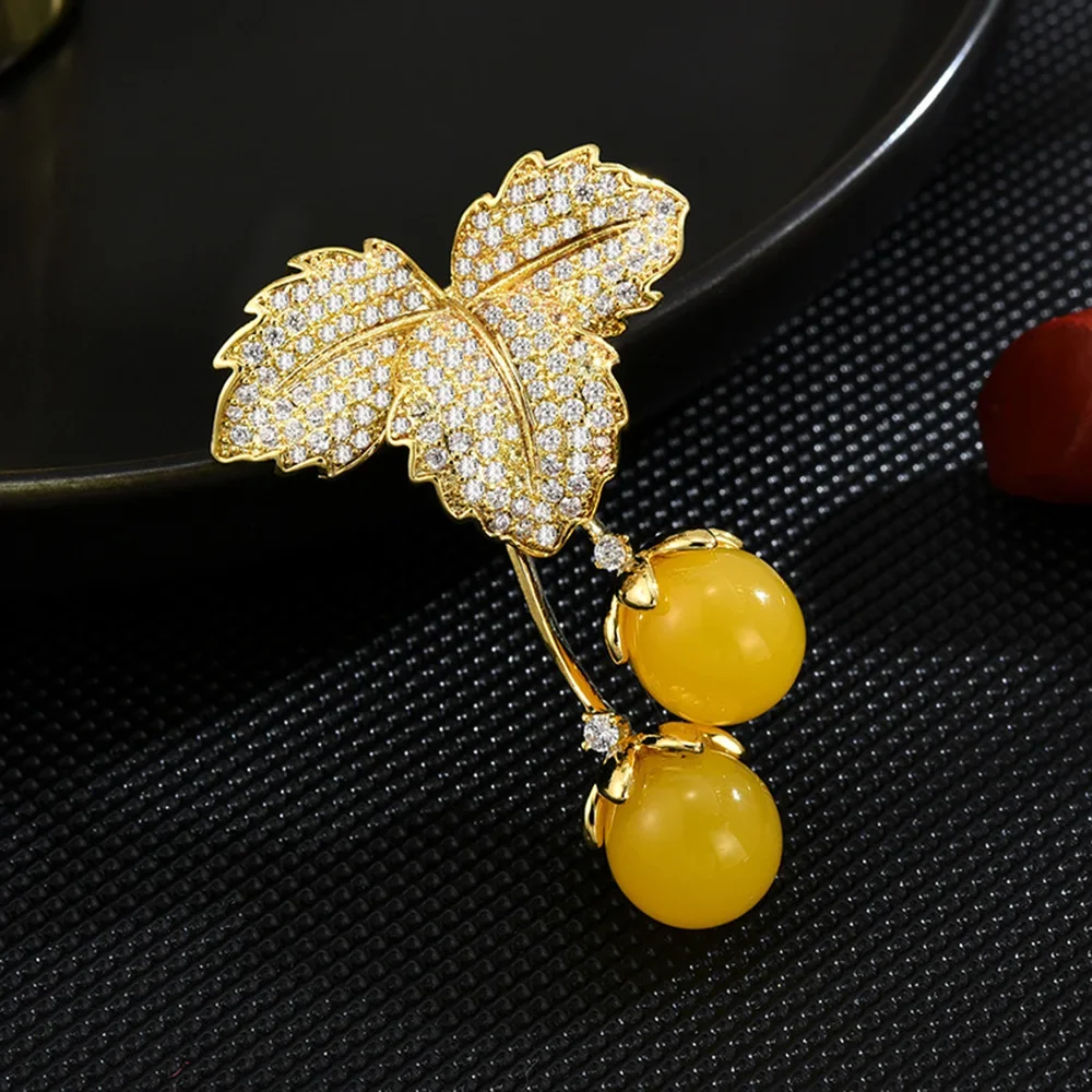 

Fashion High-grade Women's Pearl Cherry Brooch Design Sense Creative Diamond Plant Pin Temperament Coat Jewelry Clothing Gift