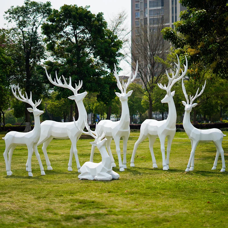 زخرفة غزال تجريدية في الهواء الطلق من الألياف الزجاجية ذات سطح هندسي على شكل غزال نحت حديقة المناظر الطبيعية باللون الأخضر