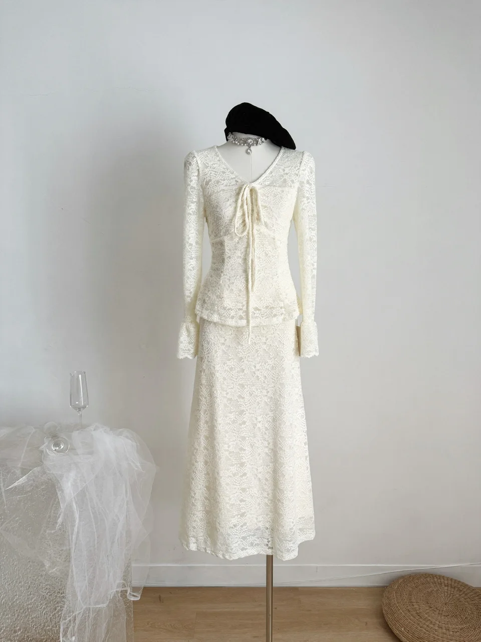 

Осенний милый и элегантный кружевной комплект из двух предметов во французском стиле с v-образным вырезом, женская длинная кружевная юбка-миди, милый модный и повседневный наряд