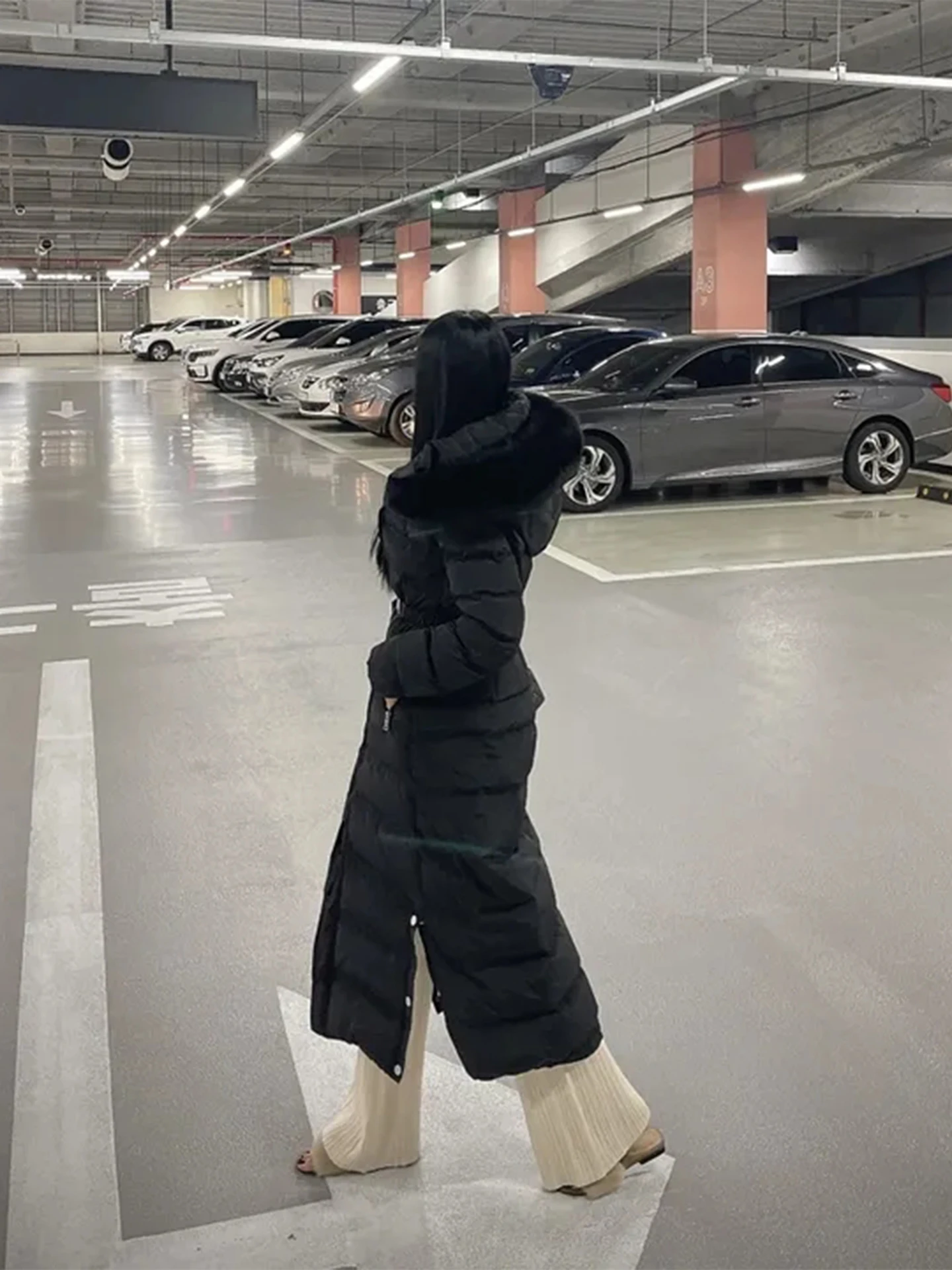 Jaet largo de plumas para mujer, novedad de 2025, Sle Bla Thiened, cálido, acolchado de cintura, ajustado, cuello de piel grande, prendas de vestir exteriores de alta gama