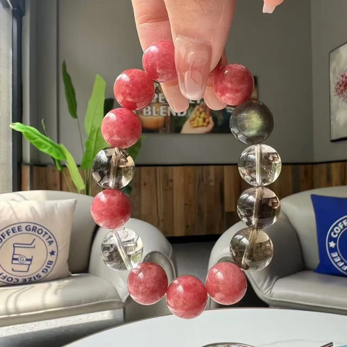 

Natural 13mm Large Particle White Crystal Rose Hui Contrasting Color Bracelet Women, Light Luxury Niche, Gift