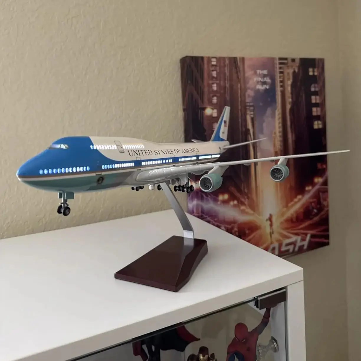 Airplane B747 Airways Air Force One Model 1:150 Scale Souvenir Planes Simulated Resin with LED Lights & Landing Gear Collection