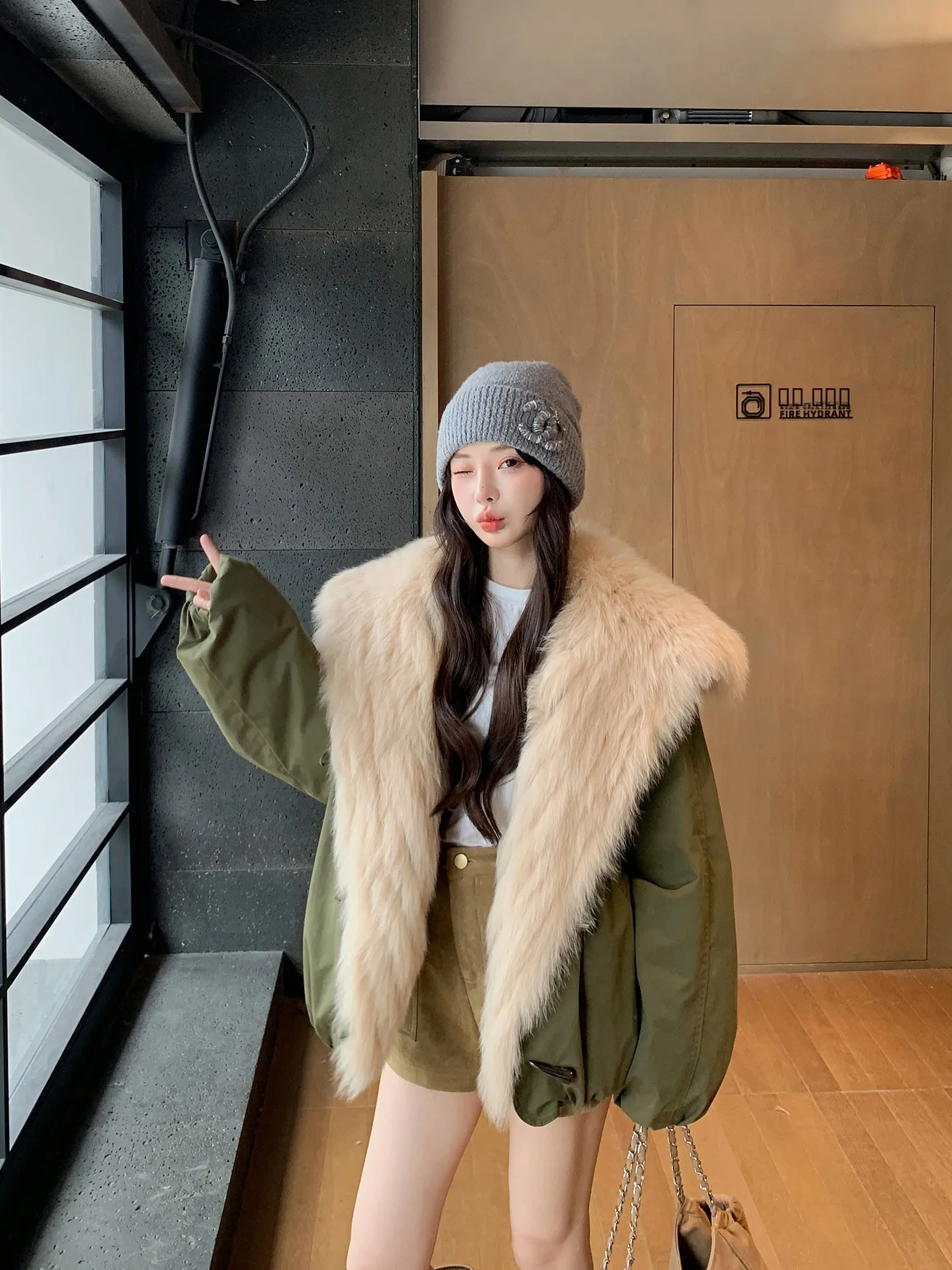 

Su la Fur Coat 'Moka Sweet Heart' Зимняя новая темно-синяя меховая парка с воротником из гусиного пуха Женская одежда Теплая повседневная одежда Sle ort L...