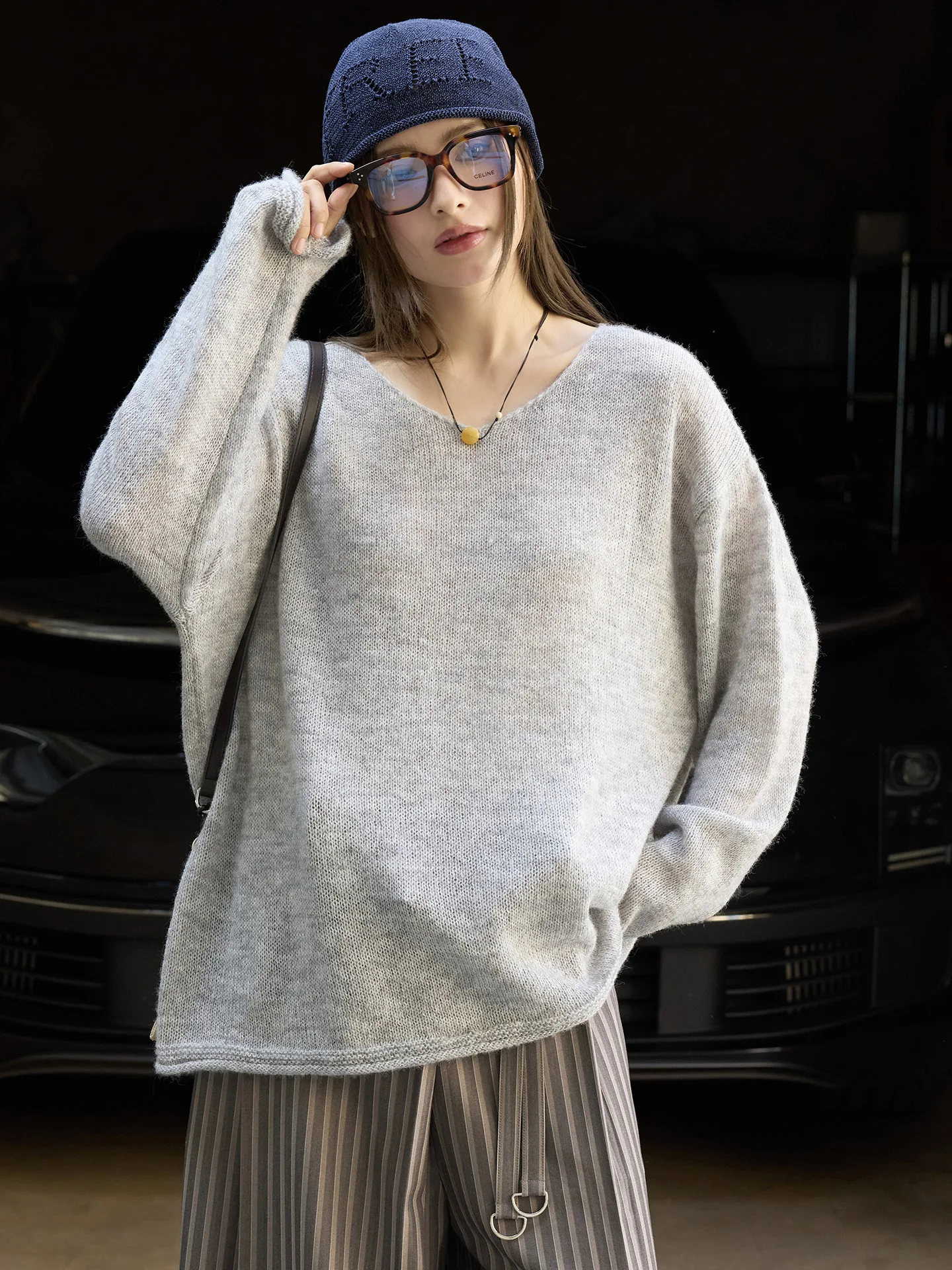 Early Autumn New Korean Lazy Atmosphere Design Curled Edge V-neck Sweater Delicate Fluffy Top for Women