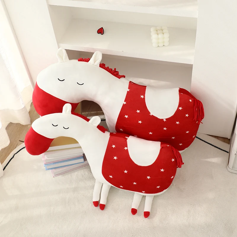 

Лошадь, плюшевые игрушки, диванные сиденья, подушки, украшения для эркера, спальные куклы, подарки на день рождения