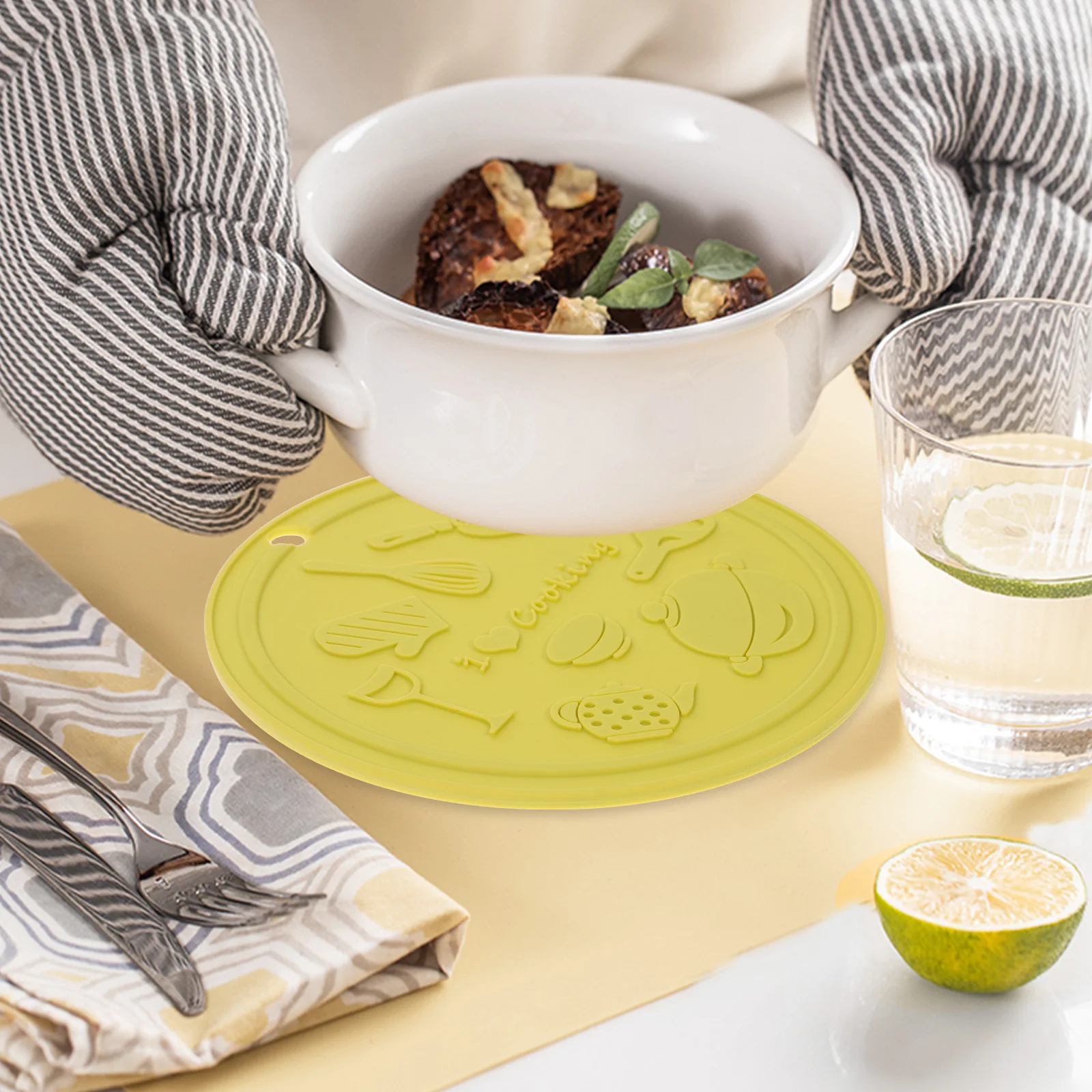 

3Pcs Silicone Letter Placemats Heat Insulated Table Mats Pot Holder Cushions Scratch Resistant Kitchen Coasters