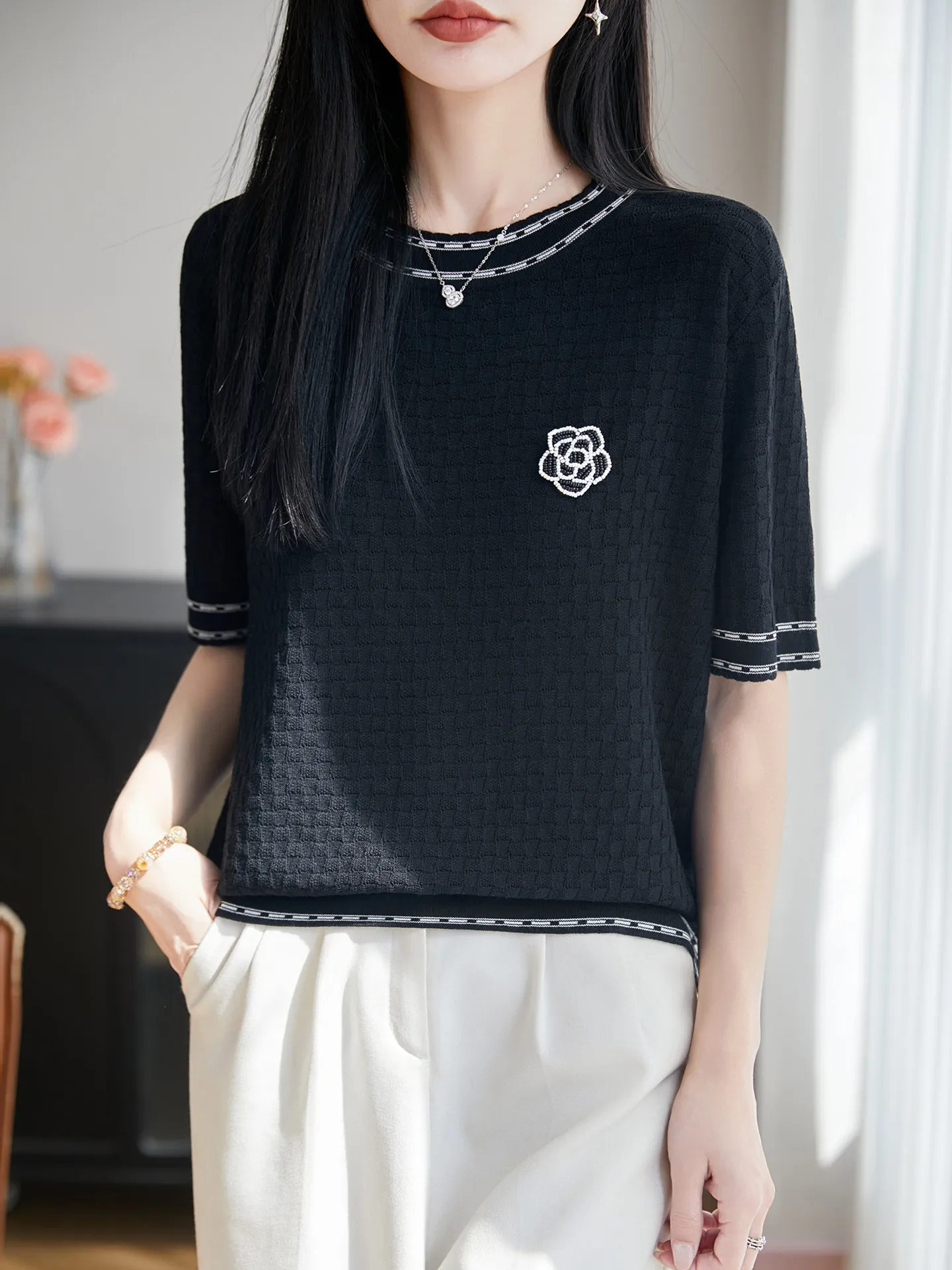 

Черная шелковая трикотажная футболка с коротким рукавом для женщин, летняя, тонкая, с круглым вырезом, ажурная, повседневная, свободного кроя, дышащая