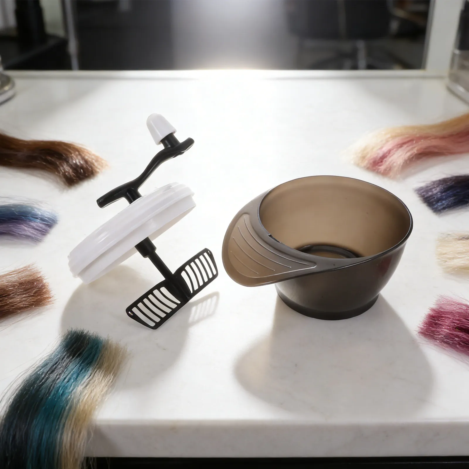 

Large Clear Hair Color Mixing Bowl with Ergonomic Cranked Handle for Effortless Manual Dye Blending Salon DIY Professional Hair