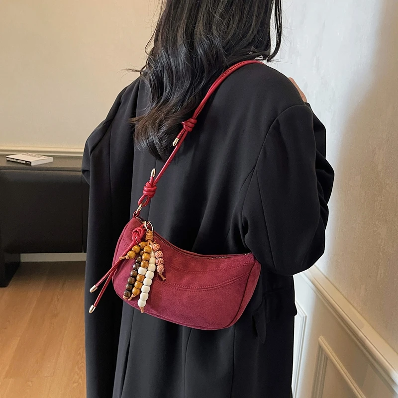 حقائب كتف صغيرة من جلد الغزال الصناعي بتصميم Leftside للنساء 2025 حقيبة كروس شتوية للسيدات ريترو جديدة ​ حقائب اليد والمحافظ الفاخرة