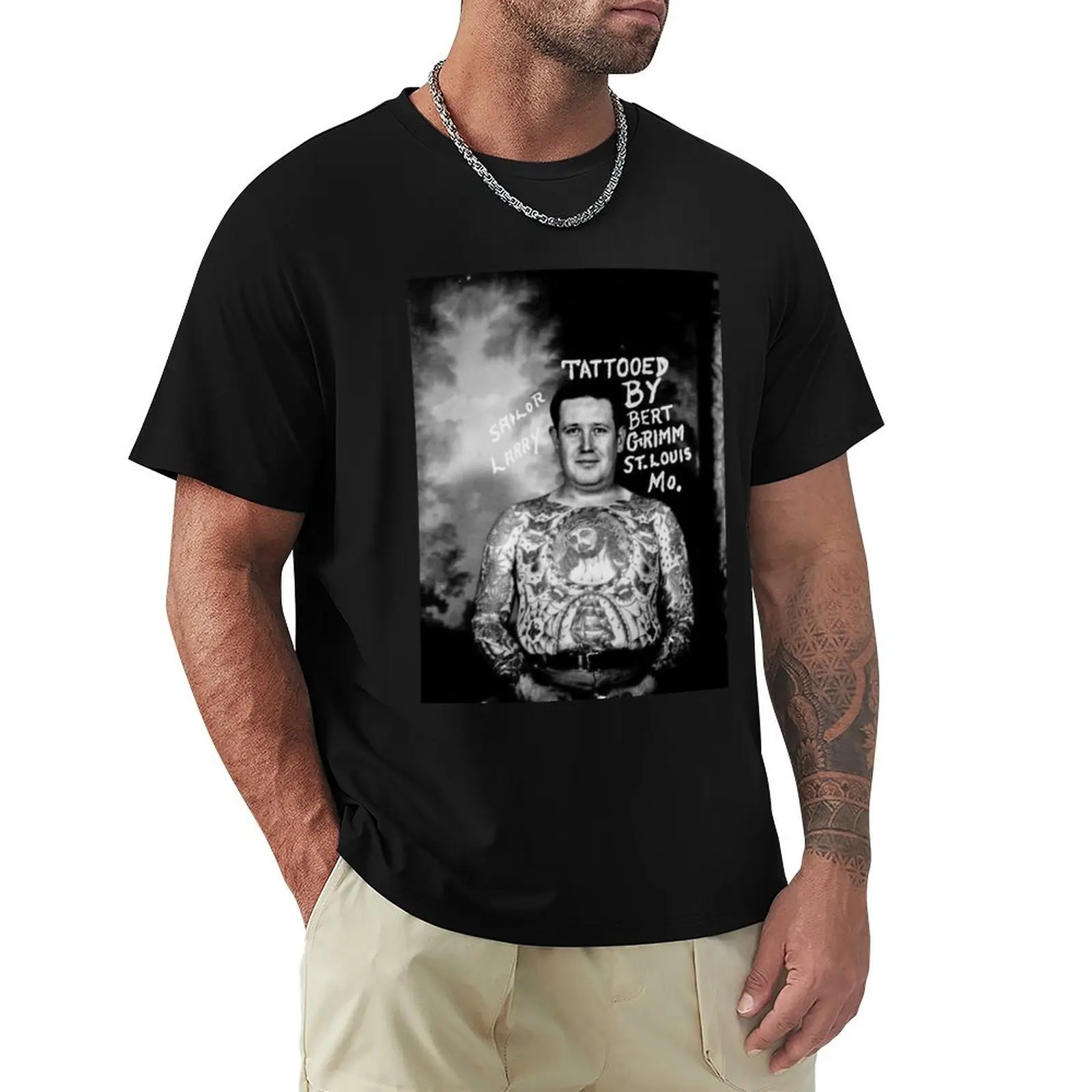 Vintage Tattoo art on body - retro studio tattoos bizarre art T-Shirt Trendy Print Short Sleeve T-Shirt