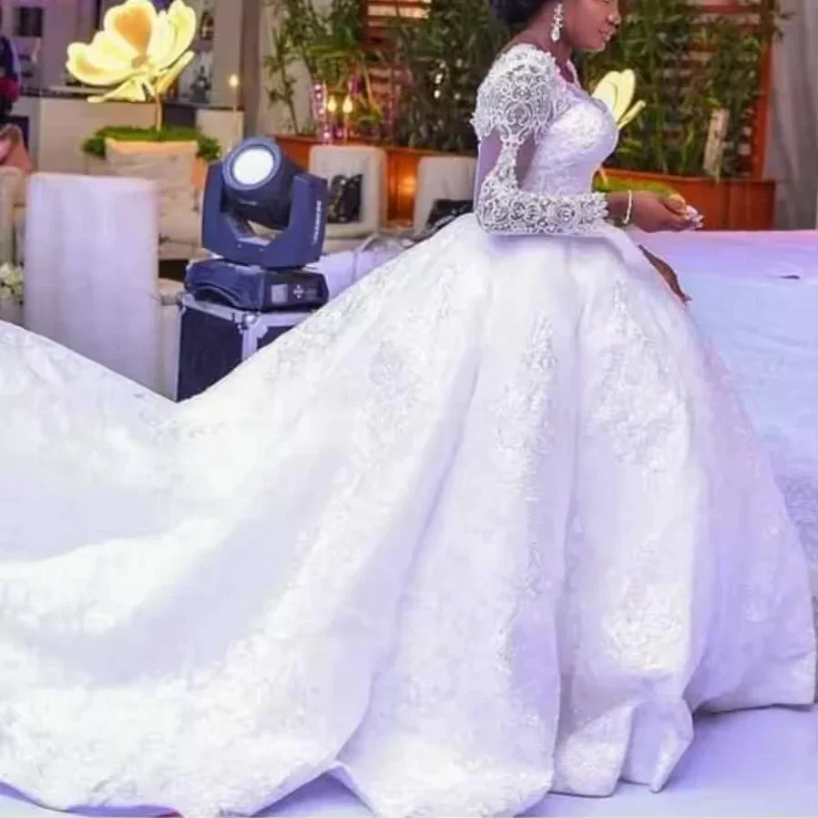 Maßgeschneiderte Spitze Ballkleider Brautkleider Elegante schiere lange Ärmel Brautkleider Handblume Arabisches Hochzeitskleid