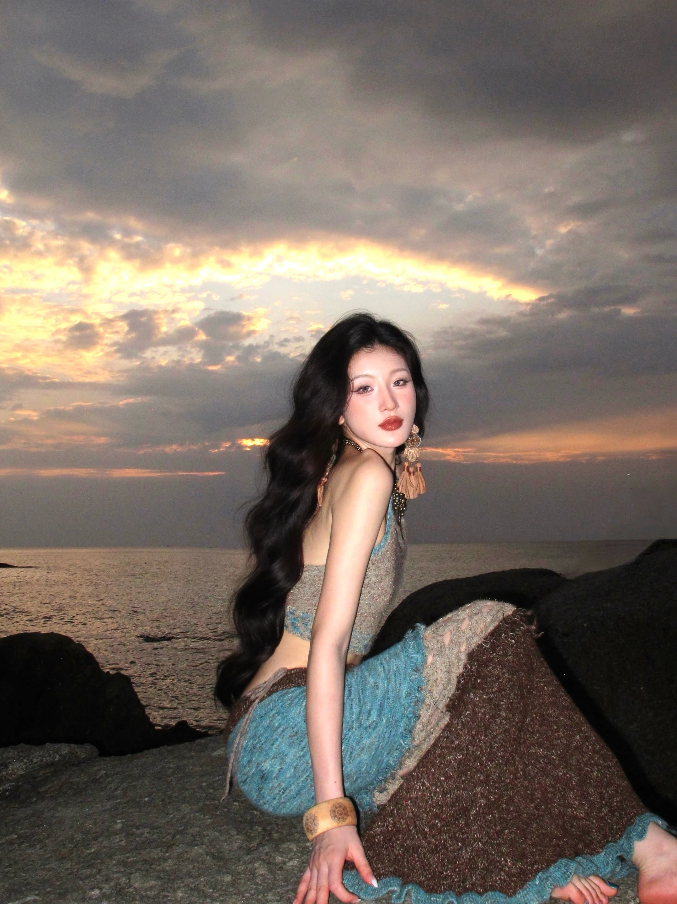 

Оригинальный винтажный комплект из шерстяной ткани с цветной вышивкой и ажурным узором, мягкий полиэстер, высокая эластичность, длинный рукав, V-образный вырез.