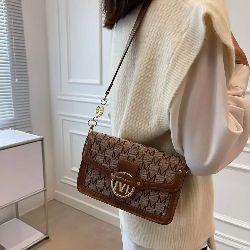 Retro Letter Small Bag for Women 2024 New Fashion Versatile Crossbody Bag for Women Luxury Chain Portable Shoulder Bag