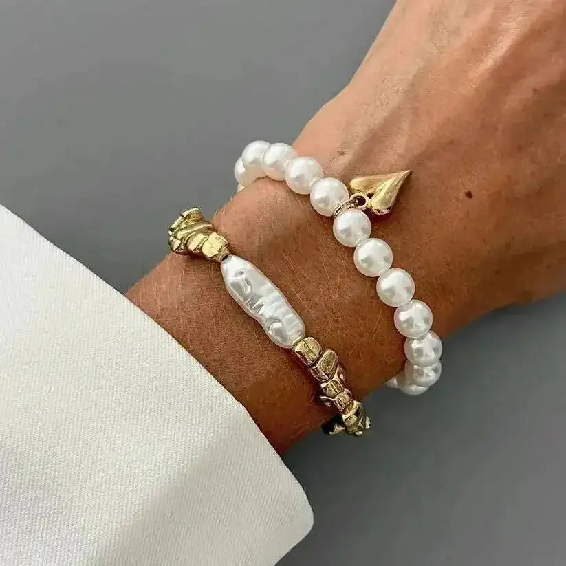 

SHIXIN 2Pcs/Set Elegant Imitation Pearl Bracelet Women Bohemian Elastic Rope Chain Bracelet with Heart Pendant Lady Jewelry Gift