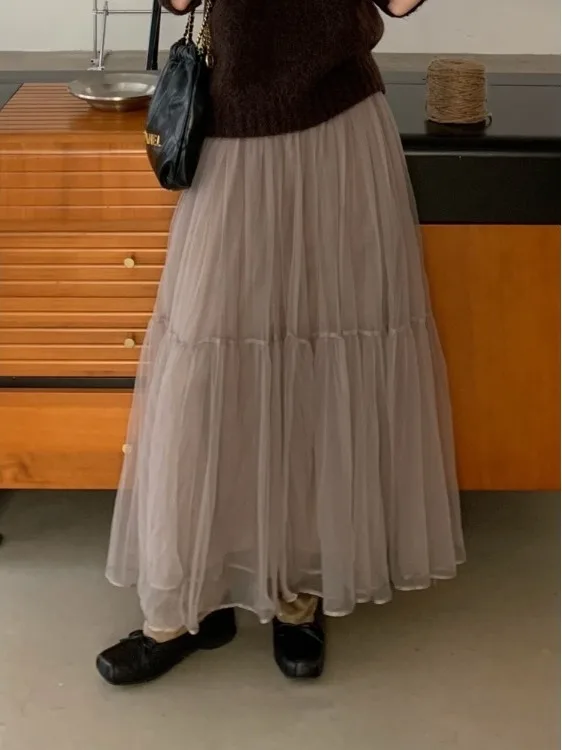 

Нежный комплект: топ с кружевными вставками и расклешенная юбка миди А-силуэта из полиэстера, с богатой отделкой и оборками, для создания эффекта стройности.