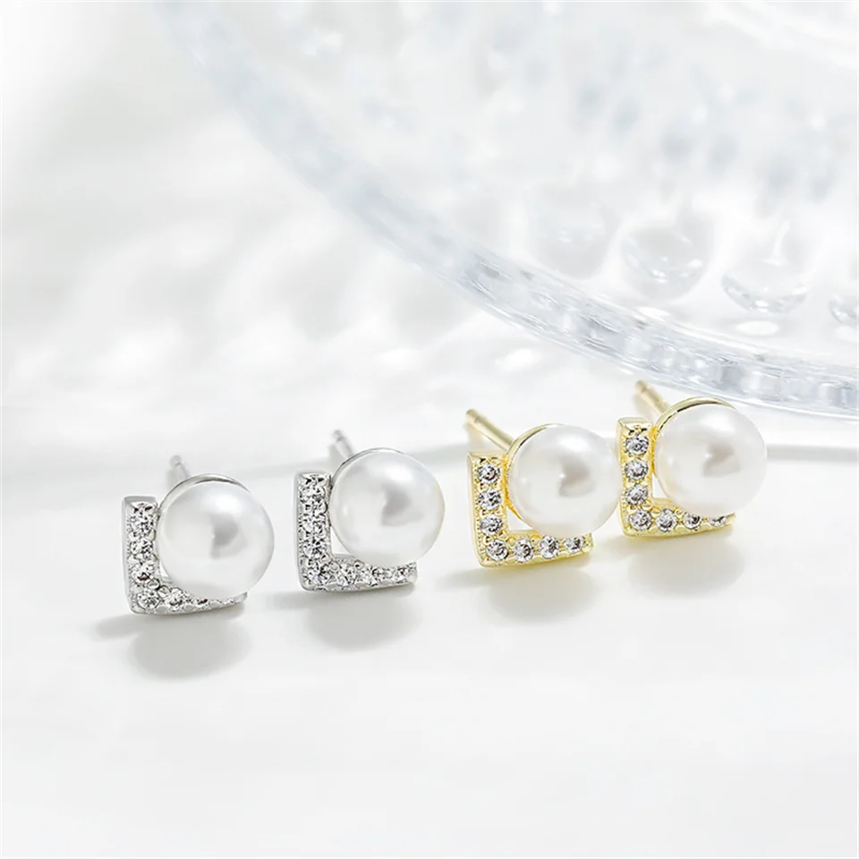 

V-shaped Pearl Earrings Simple Diamond-studded Triangle Stainless Steel Jewelry Retro Small Fragrance Freshwater Pearl Earrings