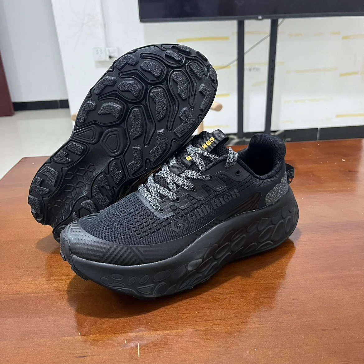 Hot-selling summer new arrivals: Summer outdoor walking shoes with comfortable slip-resistant soles and spacious design hiking b