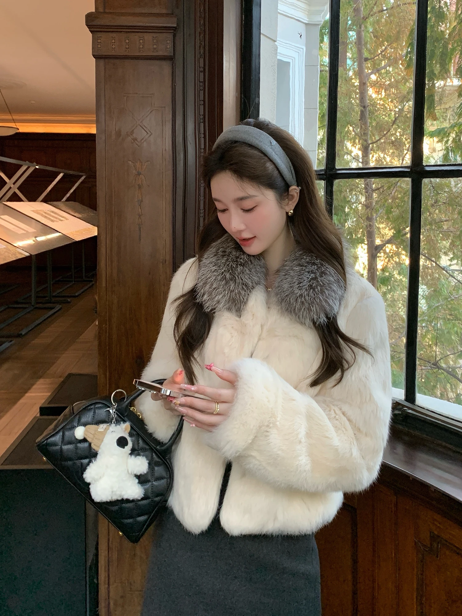 

Новая зимняя женская куртка LM Young с коротким меховым воротником из кроличьего меха, кожаная, удобная, теплая, со съемным дизайном