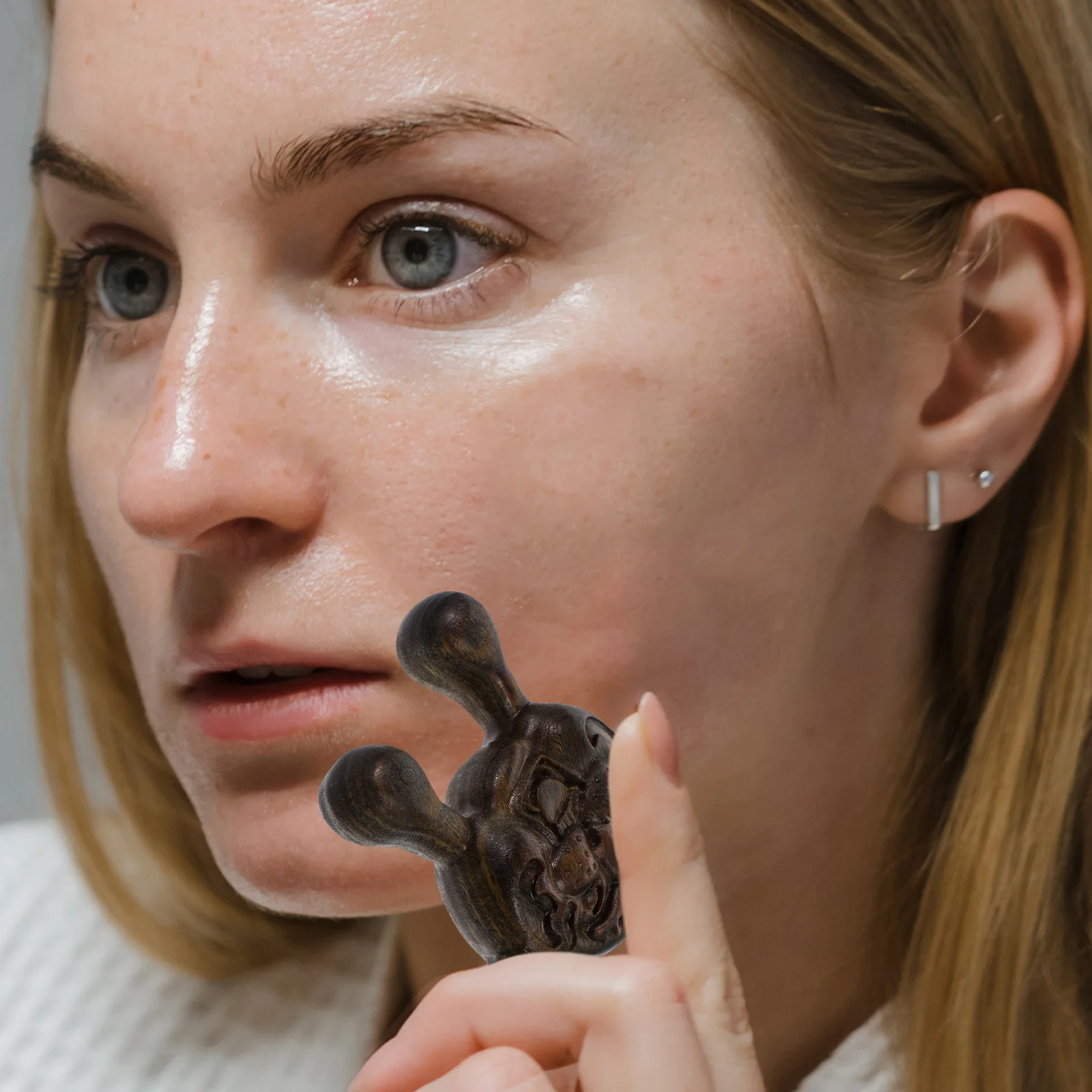 

Sandalwood Nose Massager for Face Acupoint Scraping Polished Wood Facial Tool Relieves Tension Fatigue Enhances