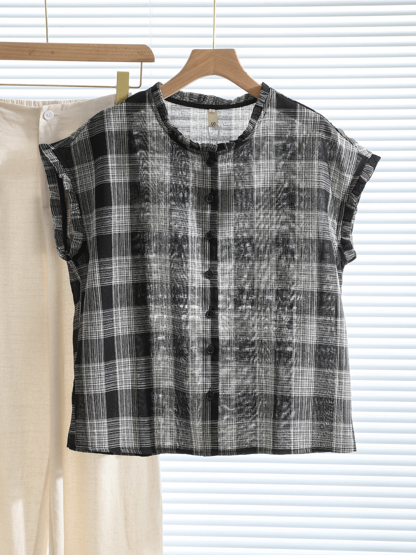 

Summer Casual Cotton Linen ort Sve irt Women's plus Size Loose Slimming Cheered Pattern Button up Ear Bud Design Top