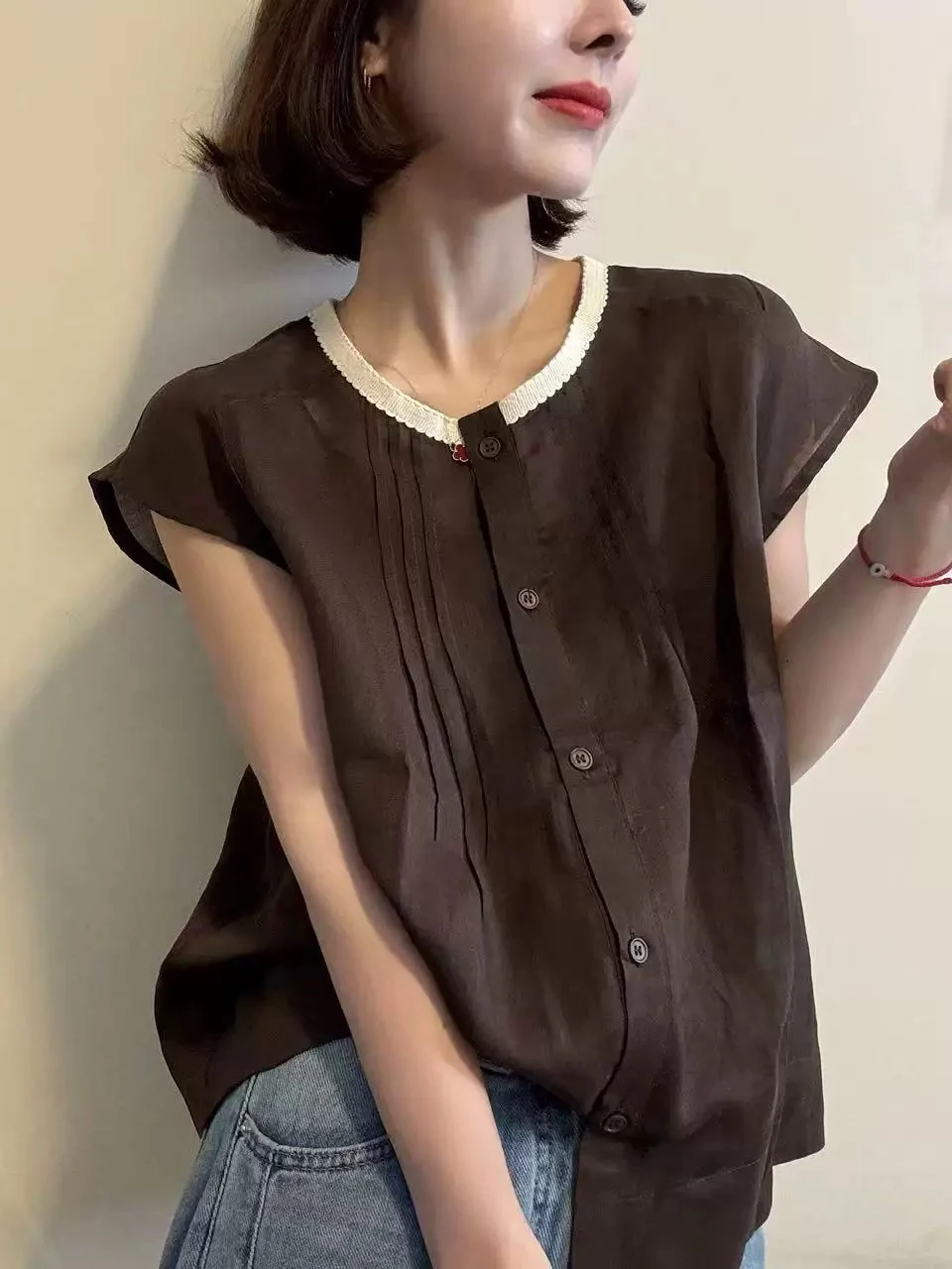 2025 여름 신상 패셔너블한 한국 스타일 여성 루즈핏 라운드넥 슬리브리스 다용도 슬림핏 탑