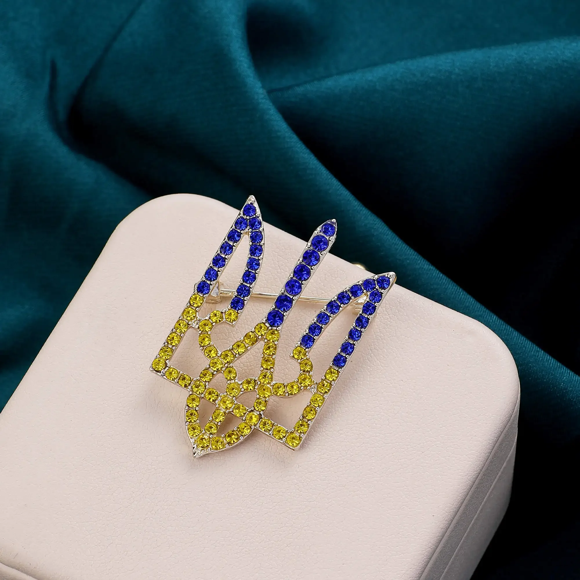 Dmari Luxury Women Brooch Ukraine National Emblem Badge Sparkling Rhinestone Trident Brooch Pin Unique Gift For Ukraine Friends