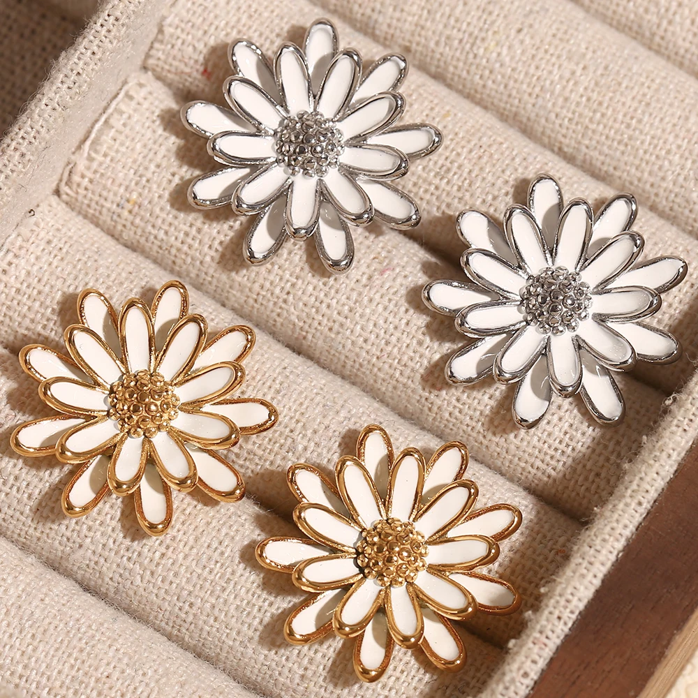 لا. أقراط نسائية من الفولاذ المقاوم للصدأ على شكل أقحوان من الزيت بالتنقيط الأبيض من Muses هدية مجوهرات حلوة وعصرية مقاومة للماء