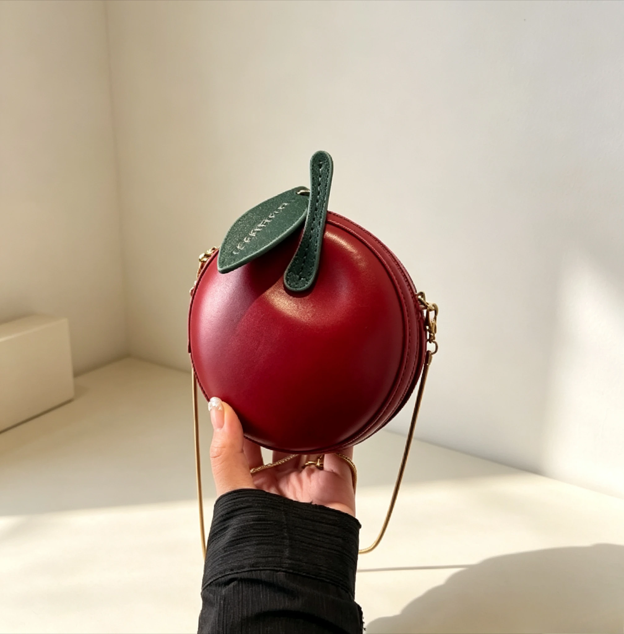 Cute Fruit Apple Shape Women Mini Crossbody Bag Novelty Round Chain Shoulder Purse Fashion Ladies Small Handbag сумка‑плечо