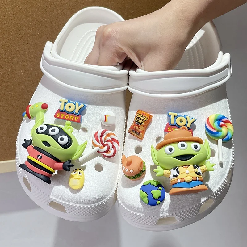 Sepatu Monster lucu kartun sepatu pesona PVC aksesori sepatu taman sandal bakiak kayu dekorasi DIY hadiah pesta ulang tahun