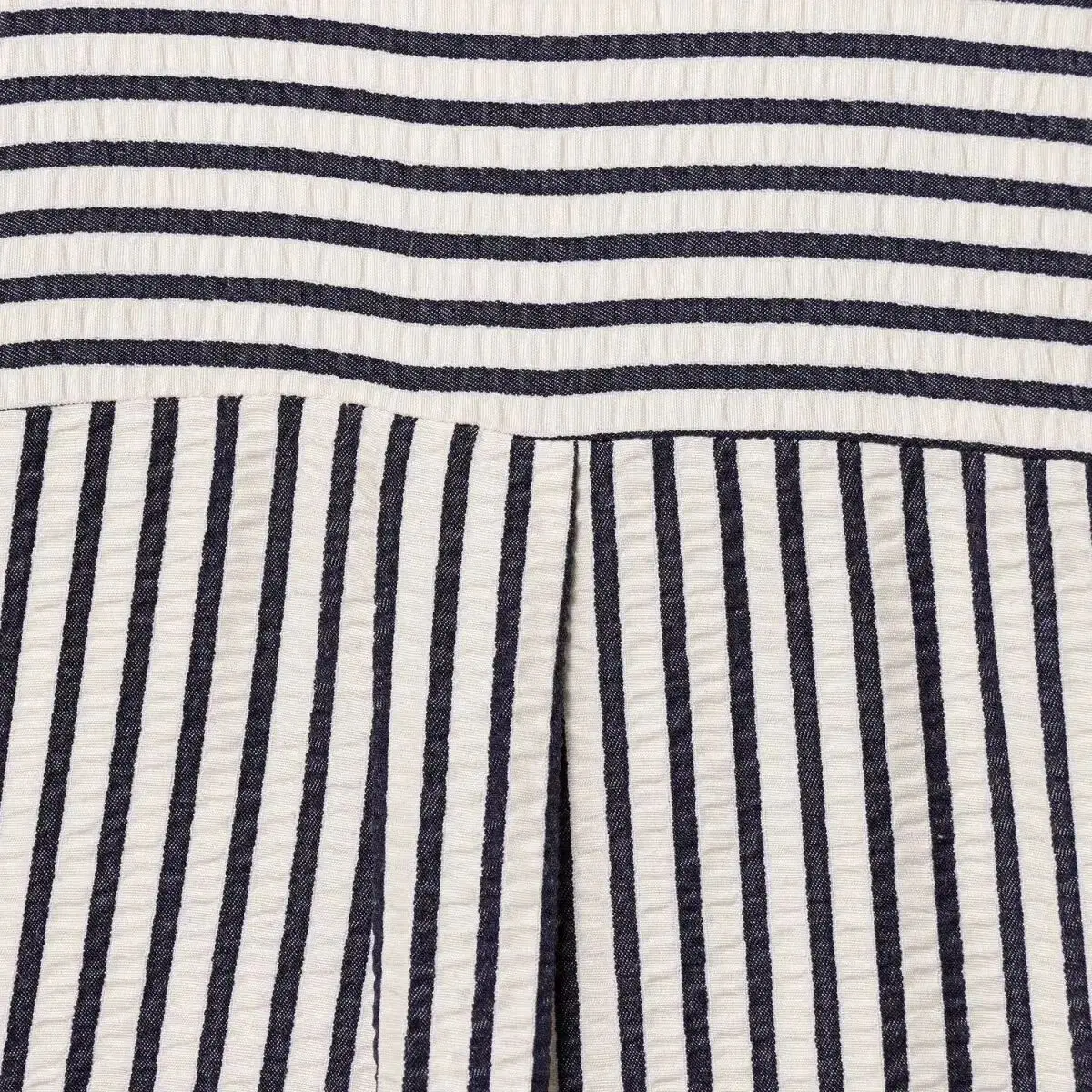 KEYANKETIAN été nouveau femmes rayé à manches courtes col en v papillon nœud décoration couverture chemise femmes petit haut