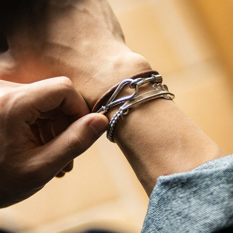 Unisex Vintage Vegetable Tanned Leather Bracelet for Men Women Handmade Hook Clasp Wristband Handmade Couple Jewelry Gift