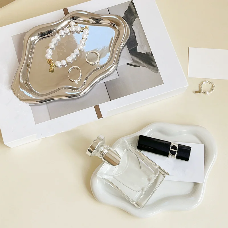 Minimalist Cloud Jewelry Organizer Tray Accessories Fragrance Display and Key Storage Sophisticated Entryway Decorative Accents