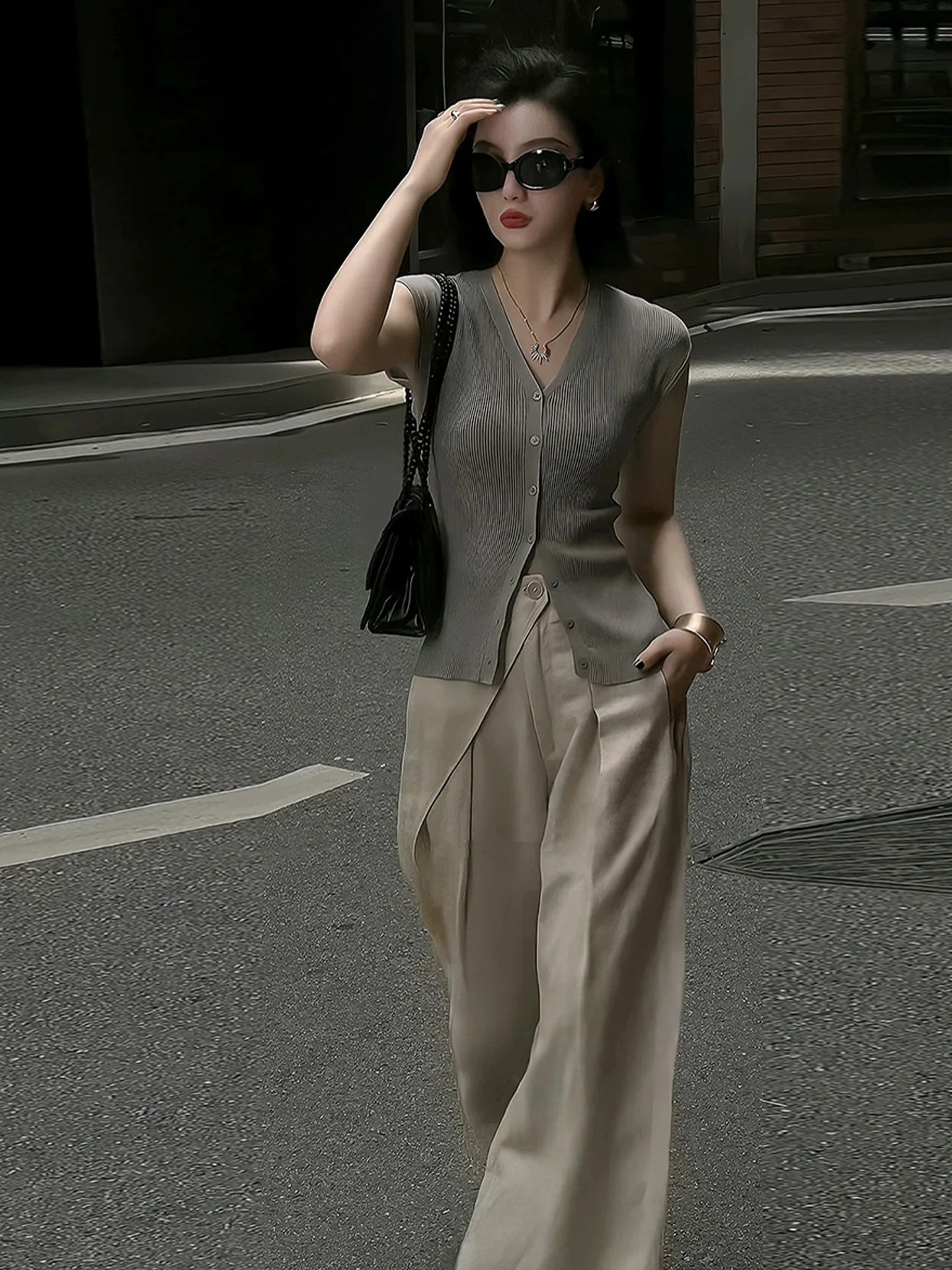 Корейский Sle Faionable V-Ne Трикотаж Slim Fit с одной пуговицей Летний дизайн Женский топ Sli Commute Wind Regular Sve