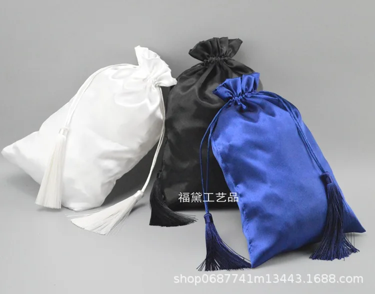 1pcs 20*30cm pack Glossy drawstring bundle pocket satin cloth bag imitation silk fabric packaging bag tassel hanging storage bag