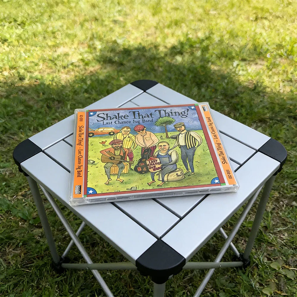 

CD Grassroots Music Full of Urban Life, Conveying A Retro Happy Atmosphere with Simple Acoustic Instruments and Improvisation
