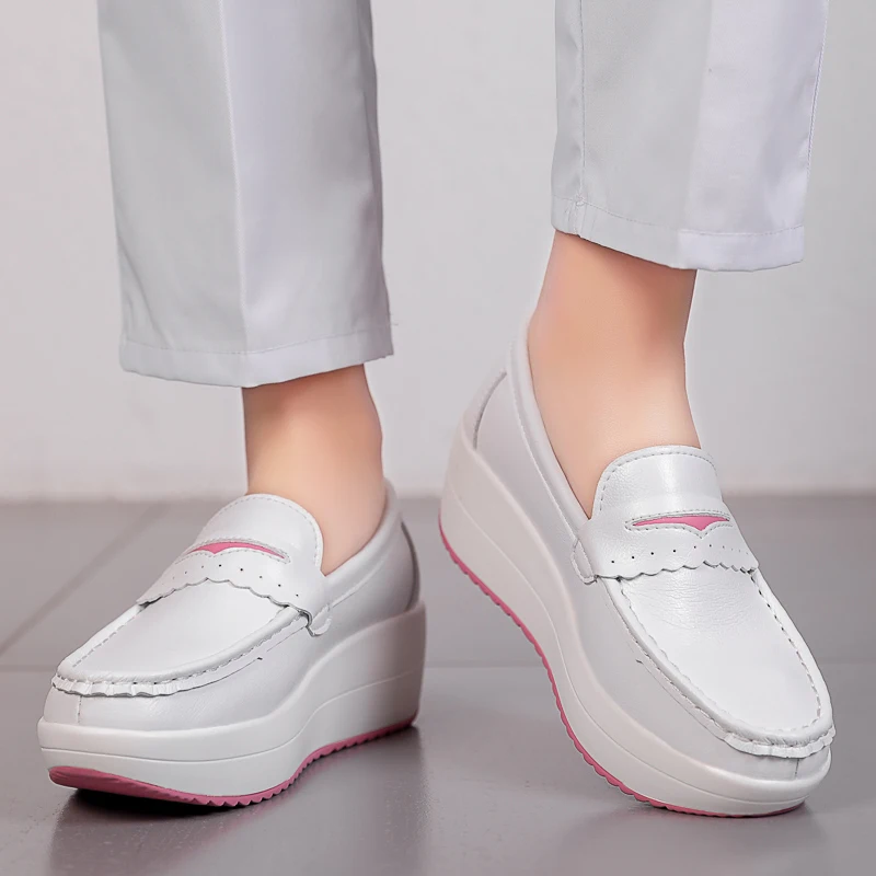 STRONGSHEN-zapatos informales de cuña para mujer, mocasines suaves de trabajo para enfermera, transpirables y cómodos, antideslizantes, color blanco