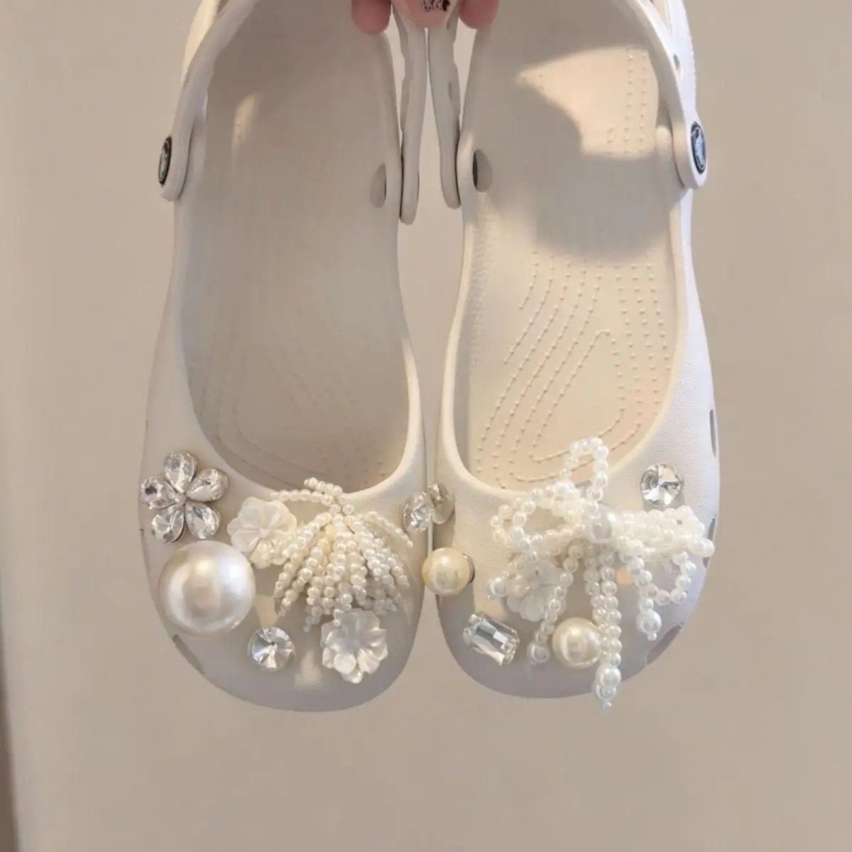 Zapatillas de ballet para mujer, sandalias, zapatos perforados para mujer, calzado de exterior para mujer, sandalias de playa de una sola pieza, pantuflas frescas para el hogar, para mujer