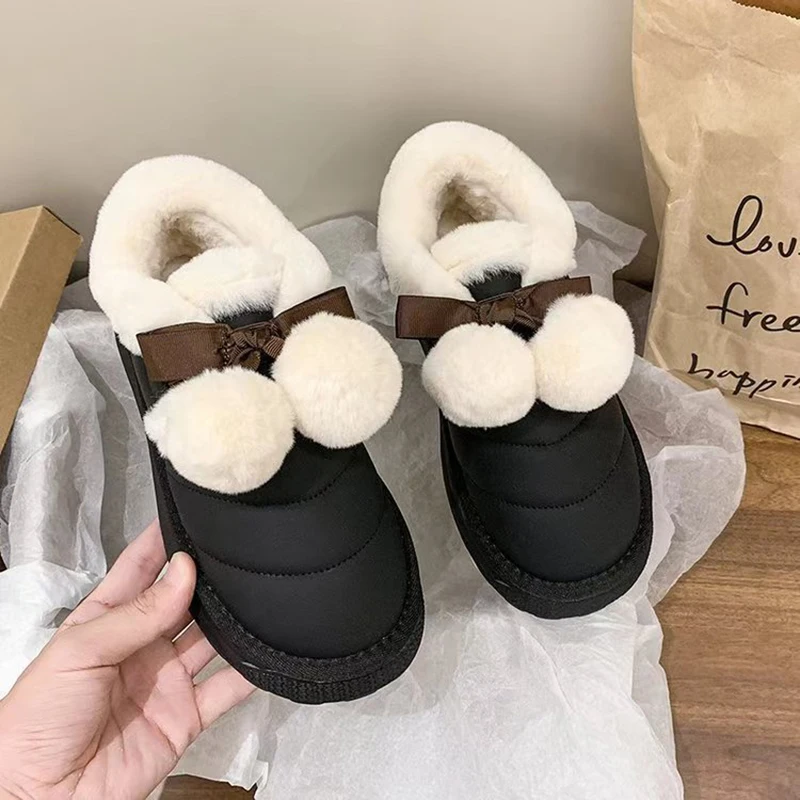 Stivali da neve da donna alla moda Pantofole invernali calde e di cotone in velluto Nuove scarpe piatte in cotone a tubo corto con fiocco stile fata per studenti