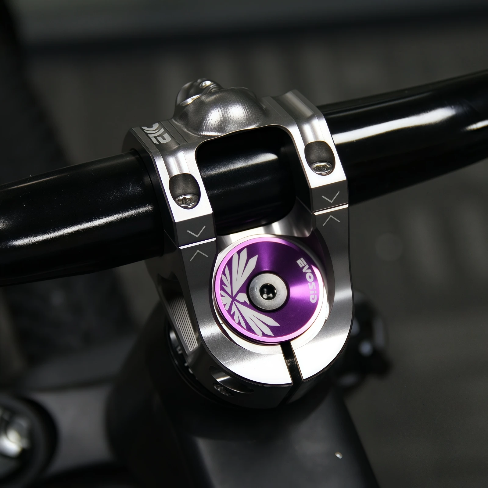 EVOSID Ultralight 5.8g Bike Stem Cover Aluminum Alloy Headset Top Cap MTB Bicycle Stem Cap Suit For Road Mountain 1-1/8‘’ Fork view 5