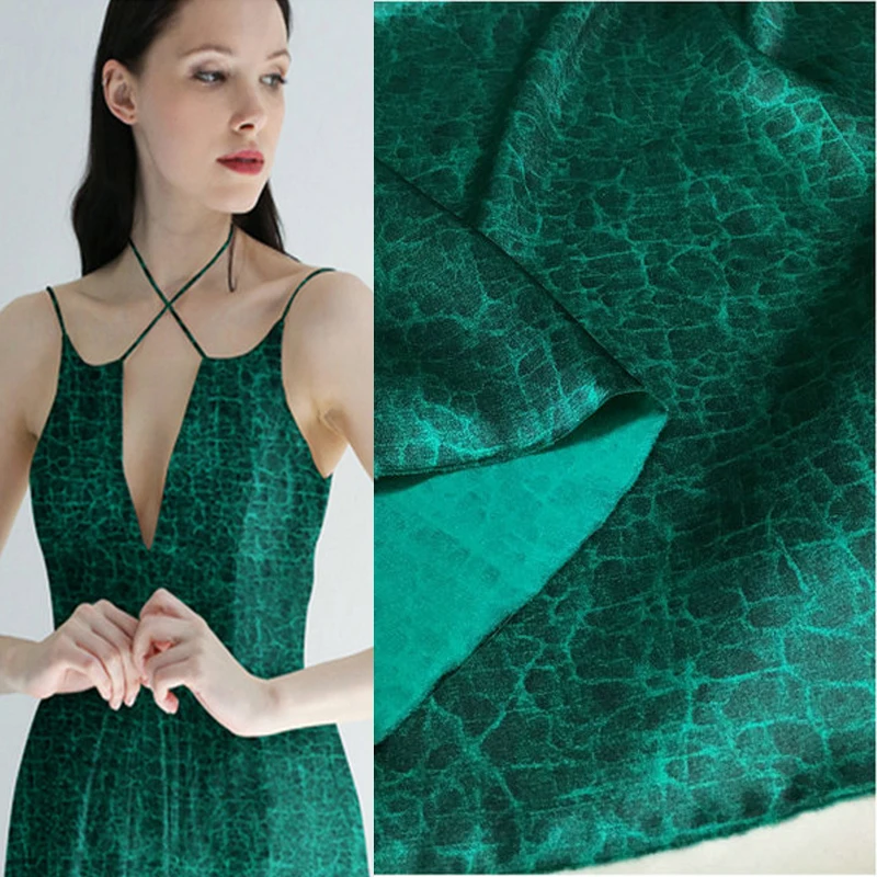 

Fashionable Cracked Wide Silk Cheongsam Dress Fabric New Heavy Fragrant Cloud Yarn Stretch Satin Mulberry Silk Designer Fabric