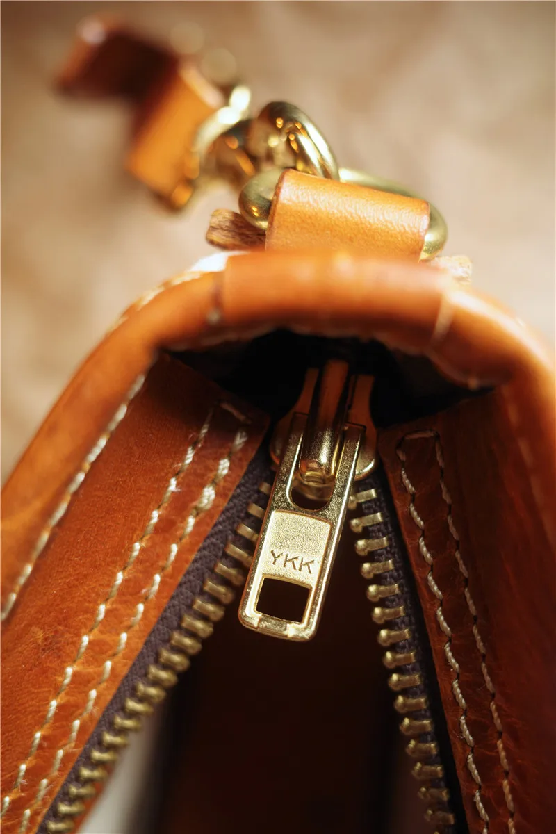 Vintage high-quality heavy canvas first layer cowhide men's laptop handbag outdoor casual handmade leather shoulder postman bag