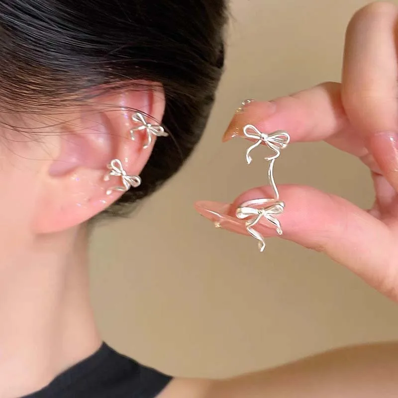 Clip de oreja con lazo doble para mujer, Color plateado, cinta de lazo de Metal minimalista sin Piercing, joyería Y2K, regalos