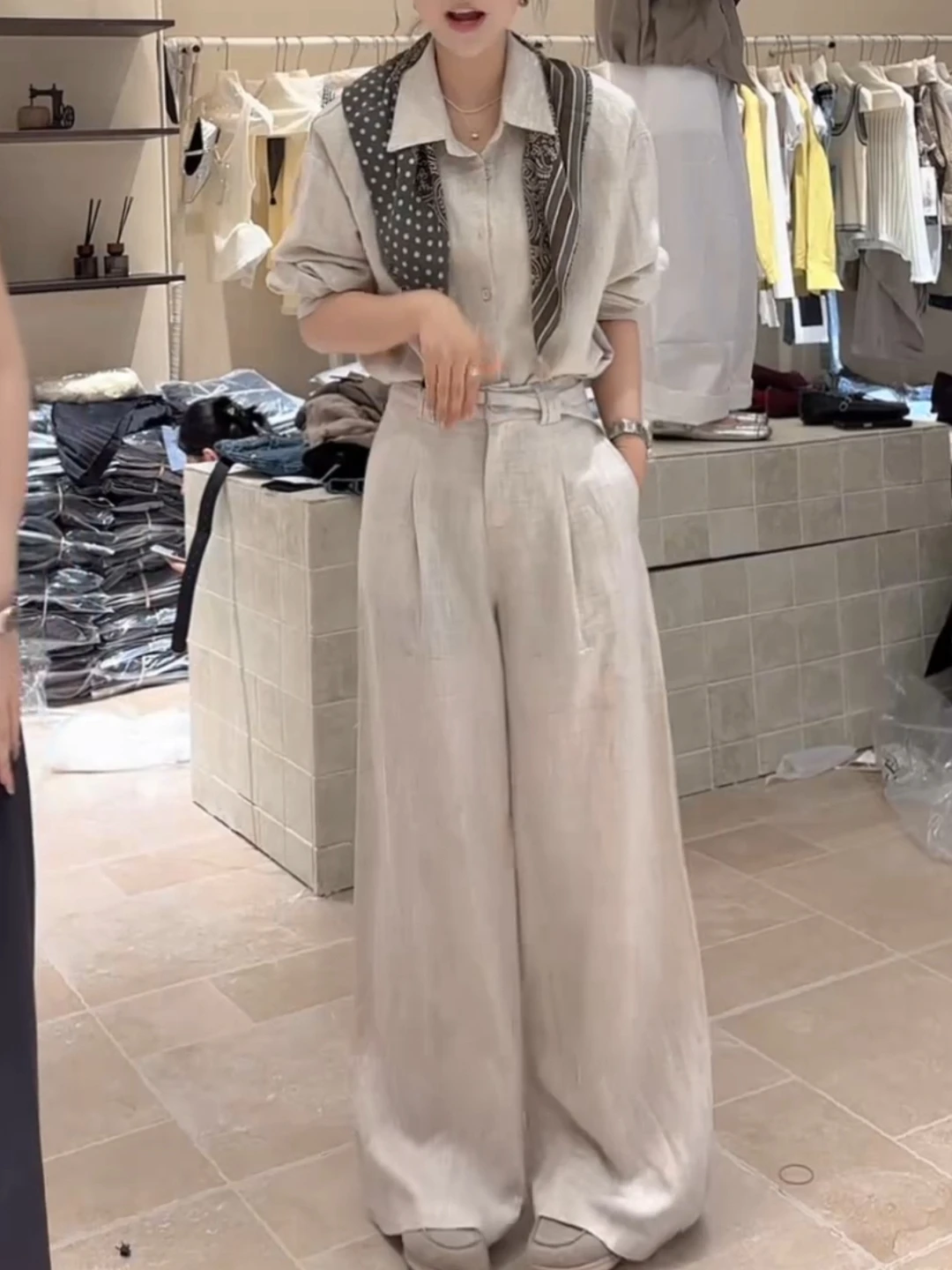 

Комплект женской модной одежды 2026: футболка с длинным рукавом и дышащие брюки с высокой талией в повседневном стиле