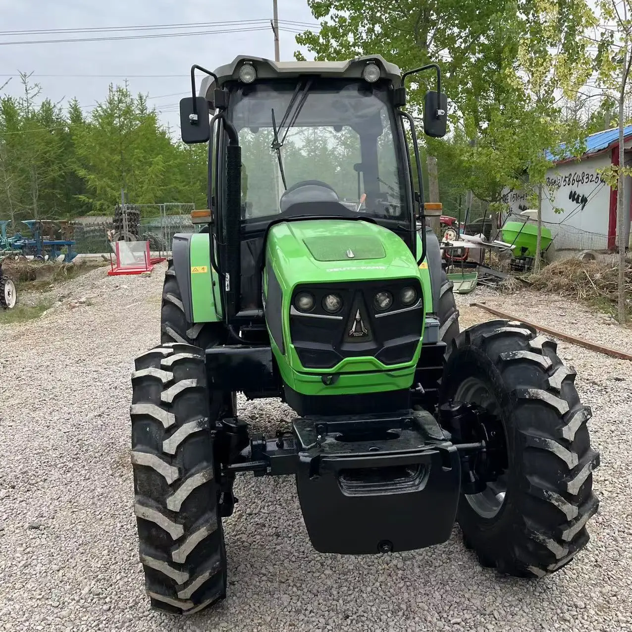 Compact 100 horsepower 4-wheel drive agricultural wheeled tractor with engine and gearbox for agriculture