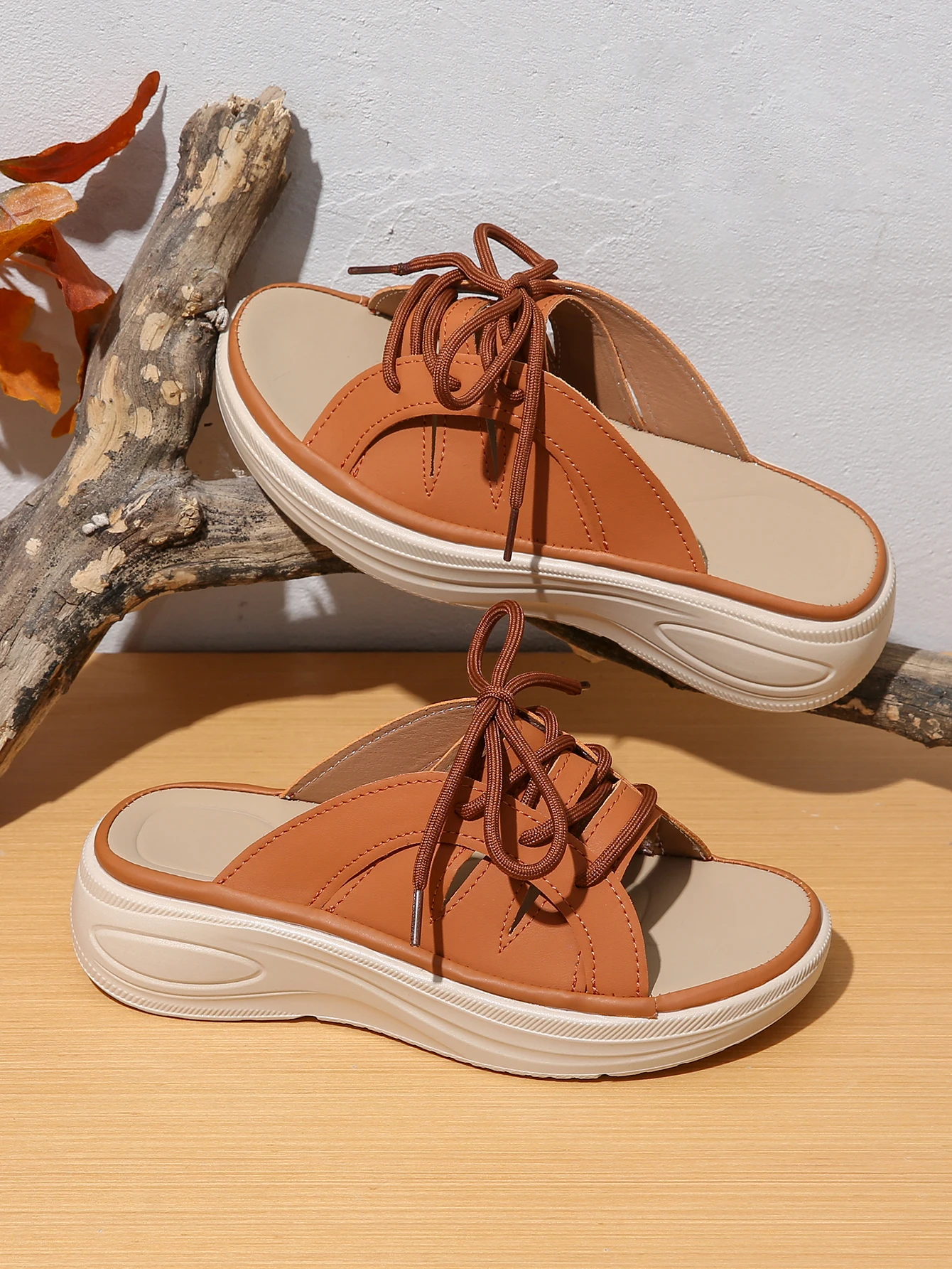 نوع جديد من النعال السفلية الإسفنجية للنساء، مريحة، غير قابلة للانزلاق، خفيفة الوزن ومريحة، مع سحب واحد