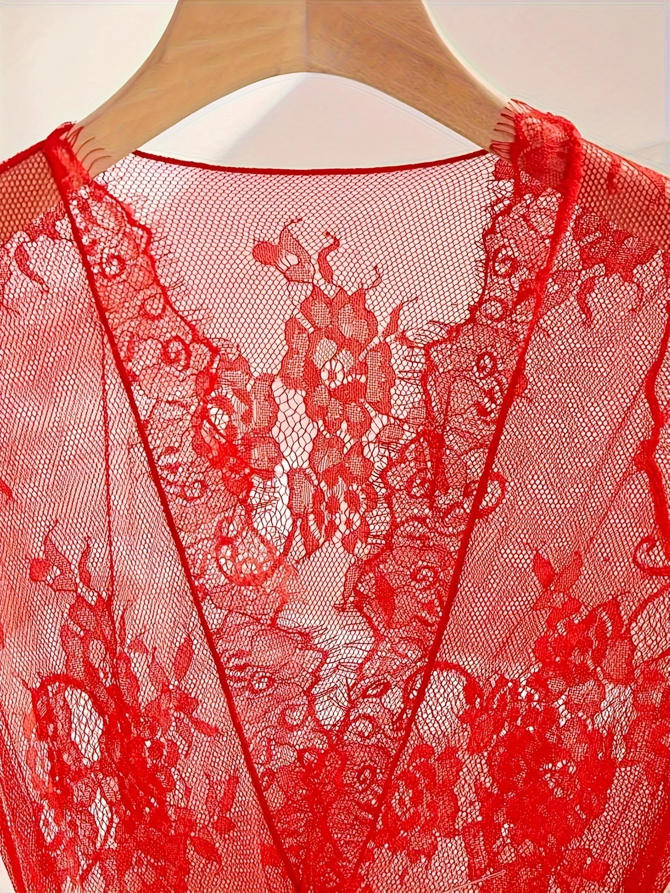 Pijama e camisola sexy semi-transparente de renda completa requintada e elegante com cintos e tangas